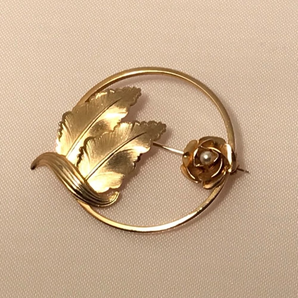 BROOCH Golden and pearl  flower